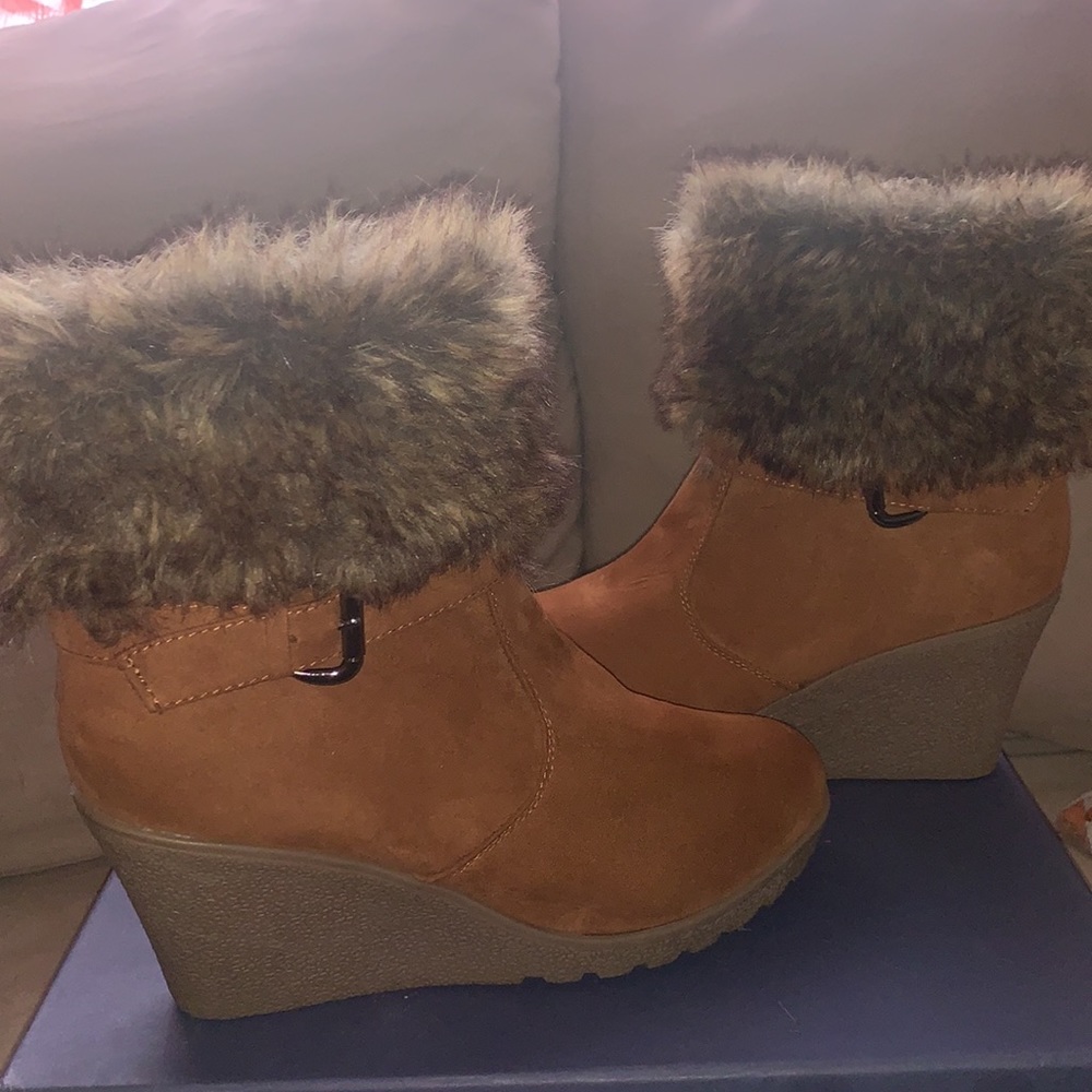 Rue21 Ect! Tan Faux Fur Faux Suede Wedge Heel Booties Side Zip | women sz L 8/9